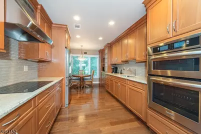 13 Stonegate Dr, Roseland, NJ 07068 - Photo 4