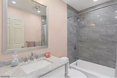 400 Manchester Dr, Nutley, NJ 07110 - Photo 18