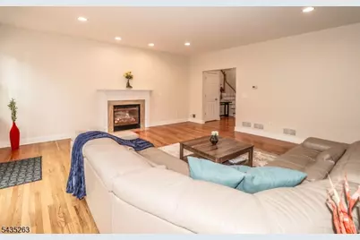 2 Brenner Ct, Franklin Township, NJ 08873 - Photo 10