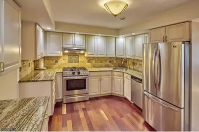 2 Cayuga Trl, Wayne, NJ 07470 - Photo 6
