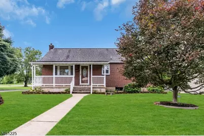 602 Pennsylvania Ave, Pohatcong Township, NJ 08865 - Photo 4