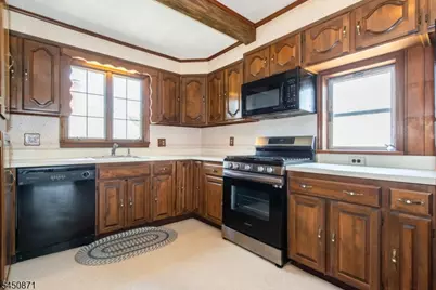 135 W Colfax Ave, Roselle Park, NJ 07204 - Photo 6