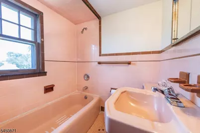 135 W Colfax Ave, Roselle Park, NJ 07204 - Photo 16