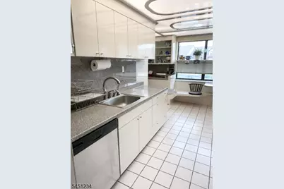 112-E Beverly Hill Ter #E, Woodbridge Township, NJ 07095 - Photo 10