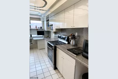 112-E Beverly Hill Ter #E, Woodbridge Township, NJ 07095 - Photo 12