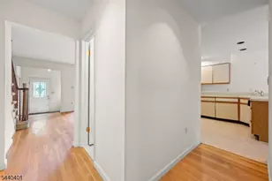22 Village Green Ct, South Orange Village Twp., NJ 07079 - Photo 10