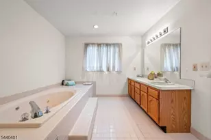 22 Village Green Ct, South Orange Village Twp., NJ 07079 - Photo 28