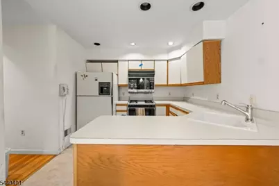 22 Village Green Ct, South Orange Village Twp., NJ 07079 - Photo 12