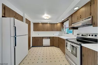 34 Berkeley Ave, Belleville, NJ 07109 - Photo 14