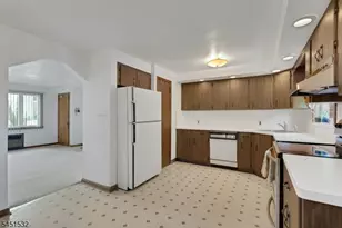 34 Berkeley Ave, Belleville, NJ 07109 - Photo 16