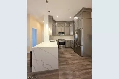 1 Carriage City Plz #1707, Rahway, NJ 07065 - Photo 4