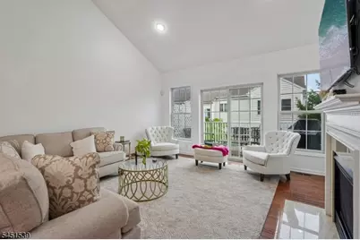 2 Constitution Ln, Totowa, NJ 07512 - Photo 4
