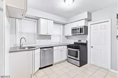 27 Philip Pl, Irvington, NJ 07111 - Photo 4
