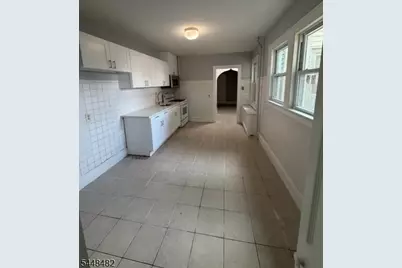 27 Alexander St, New Brunswick, NJ 08901 - Photo 2