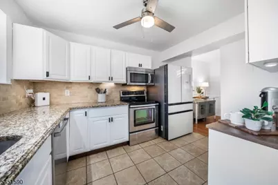 138 Stratford Ct, Hillsborough Township, NJ 08844 - Photo 10