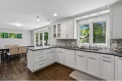 27 Shadowlawn Dr, Livingston, NJ 07039 - Photo 10