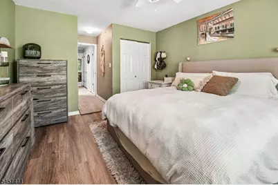705 Thoreau Ct #705, Mahwah, NJ 07430 - Photo 4
