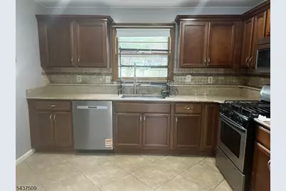 42 Edgewood Ter, Bridgewater, NJ 08807 - Photo 4