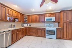 7 Bowfell Ct, Wayne, NJ 07470 - Photo 8