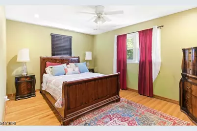 320 Horseneck Rd, Fairfield, NJ 07004 - Photo 12