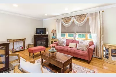 320 Horseneck Rd, Fairfield, NJ 07004 - Photo 6
