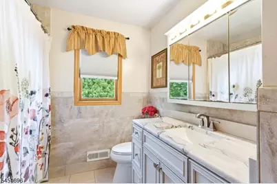 320 Horseneck Rd, Fairfield, NJ 07004 - Photo 10