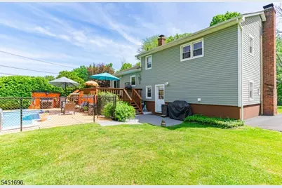 320 Horseneck Rd, Fairfield, NJ 07004 - Photo 22