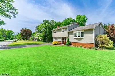 320 Horseneck Rd, Fairfield, NJ 07004 - Photo 28