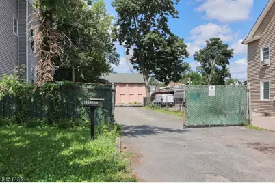 319 E 2nd St, Plainfield, NJ 07060 - Photo 2