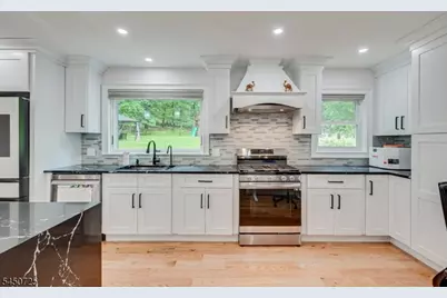 40 Longview Dr, Green Brook Township, NJ 08812 - Photo 12