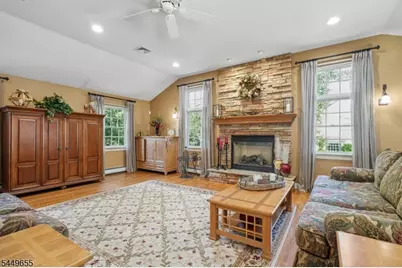 9 Pitcairn Dr, Roseland, NJ 07068 - Photo 12