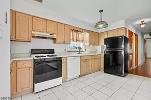 87 Cottage St, Bayonne, NJ 07002 - Photo 4