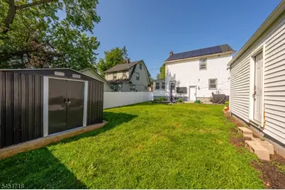 331 Thompson Avenue, Roselle, NJ 07203 - Photo 24