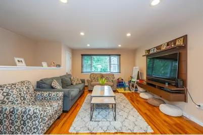 24 Manchester Ct, Wayne Twp., NJ 07470 - Photo 6