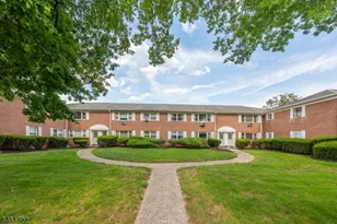 24 Manchester Ct, Wayne Twp., NJ 07470 - Photo 2