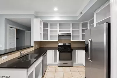 15-19 Tichenor Ln #403, Newark, NJ 07114 - Photo 8