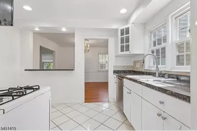 32 Locust Ave, Millburn, NJ 07041 - Photo 10