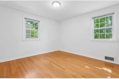 32 Locust Ave, Millburn, NJ 07041 - Photo 16