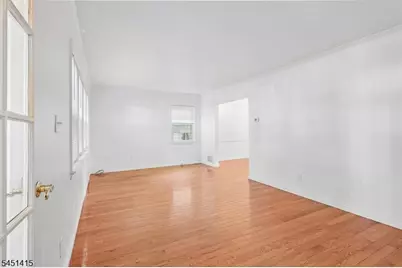 32 Locust Ave, Millburn, NJ 07041 - Photo 4