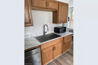 15 Montague Pl #2, Montclair Twp., NJ 07042 - Photo 8