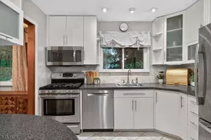 8 Growney St, Edison, NJ 08817 - Photo 10