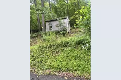 28 Roosevelt Ave, Hackettstown, NJ 07840 - Photo 2