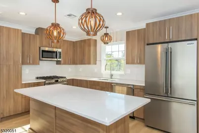 6 Elm St #14, Madison, NJ 07940 - Photo 4