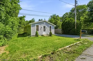 8 Madelyn Ave, West Milford, NJ 07480 - Photo 2