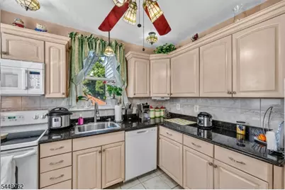 30 Elm St, Ridgefield, NJ 07660 - Photo 10