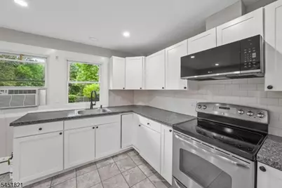 117 Mountain View Rd #2, Hillsborough Township, NJ 08844 - Photo 2