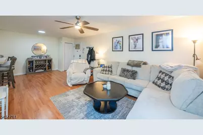 10 Parkside Ct, Wayne Twp., NJ 07470 - Photo 8