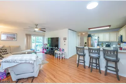 10 Parkside Ct, Wayne Twp., NJ 07470 - Photo 4