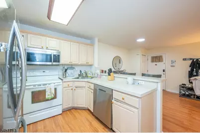 10 Parkside Ct, Wayne Twp., NJ 07470 - Photo 6