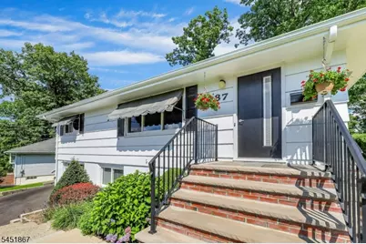 37 Hilltop Ter, Bloomingdale, NJ 07403 - Photo 2